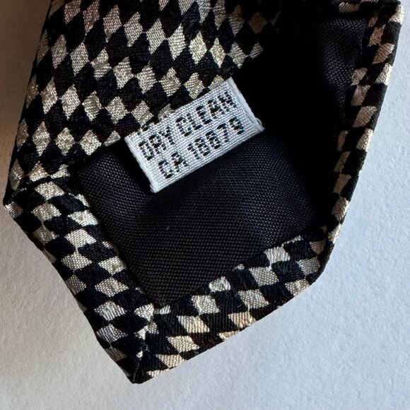 VTG NECKTIE DISNEY LEEDS INT'L MICKEY MOUSE PAISLEY PRINT SILK BLACK BEIGE RED - Picture 3 of 10